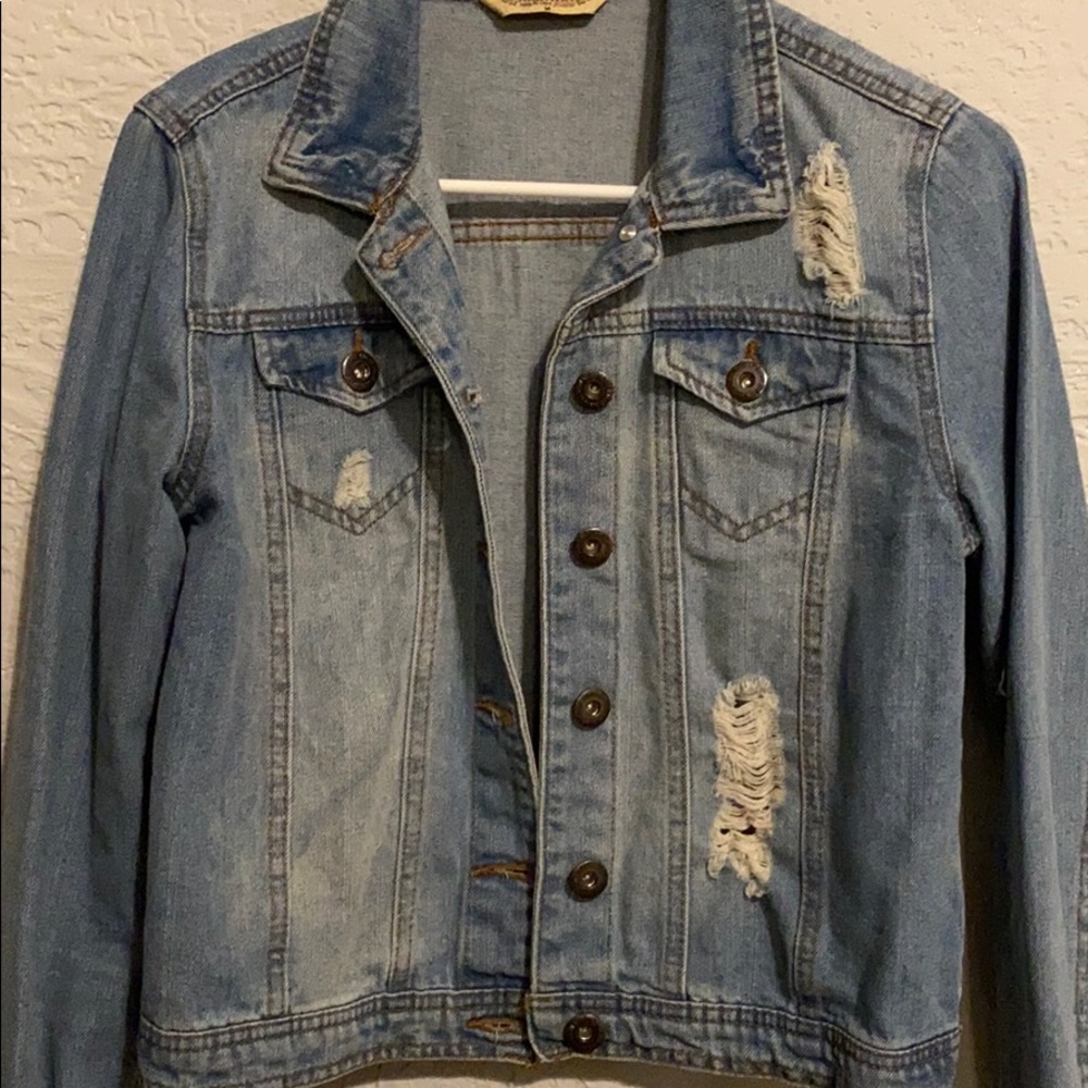 Distressed jean jacket - Picture 2 of 6